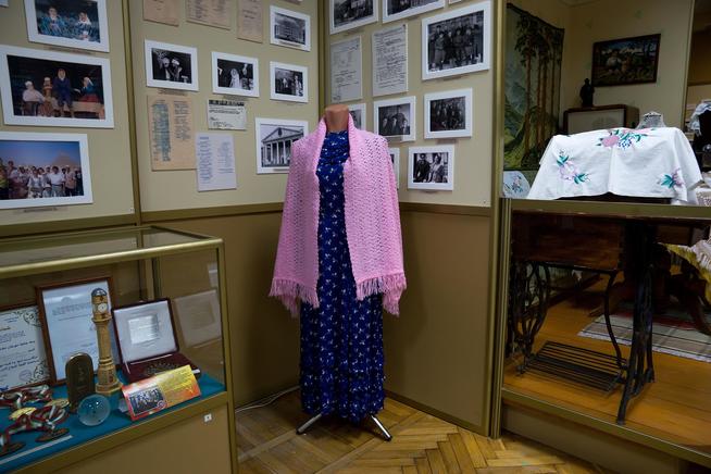 Фрагмент экспозиции ( театральный костюм Туишевой)::МБУ «Альметьевский краеведческий музей» g2id35635