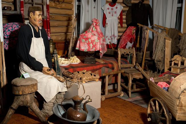 Часть экспозиции «Интерьер крестьянской избы»::Музей истории села Елхово g2id36003