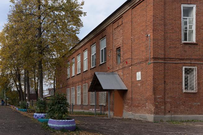 В этом здании с июля 1941 г. по сентябрь 1945 г. размещался эвакуационный госпиталь № 2784::Бугульминский район g2id21401