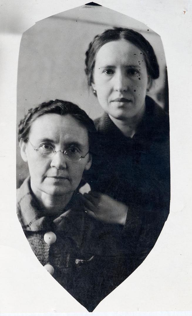 Фото. Рахманько К.В. – врач и Удачина А.Т. – начальник отделения выздоравливающих. Бугульма. 1943::МБУК «Бугульминский краеведческий музей» муниципального образования города Бугульма g2id22165