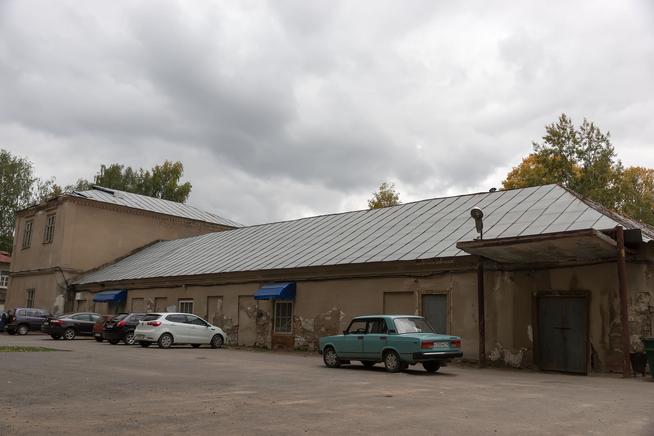 В одноэтажном здании располагался к-р «Коммуна»::Менделеевский район g2id22527