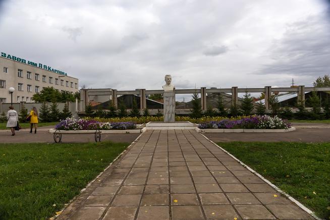 Площадь перед Химическим заводом имени Л.Я.Карпова, 2014::Хиический завод имени Л.Я.Карпова g2id22547