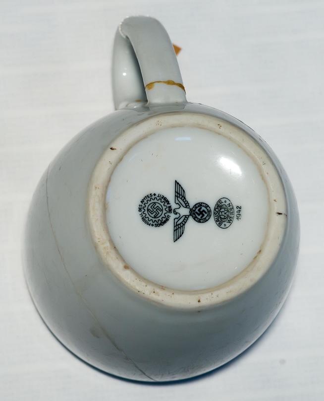 Трофейная кружка, привезенная участником Великой Отечественной войны. Германия. 1942. Керамика::Музей истории города (Елабуга, РТ) g2id36219