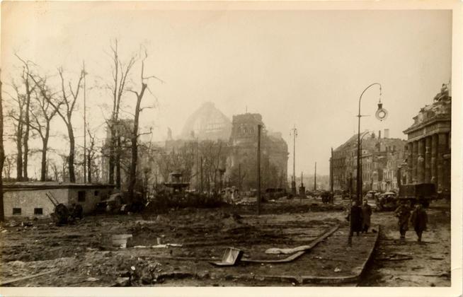 Фотография из личного архива генерал-майора Петрова Алексей Мироновича. 1940-е гг.::МБУ «Музей родного края им. В.И.Абрамова Алексеевского муниципальногоо района Республики Татарстан» g2id9225