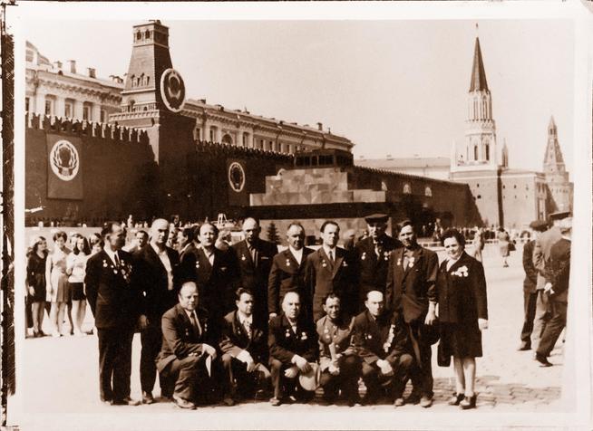 Фото. Встреча участников Великой Отечественной войны, служивших в одной дивизии. Москва. 1970-е::Личный архив Галиева Файзи Ахметовича g2id4641