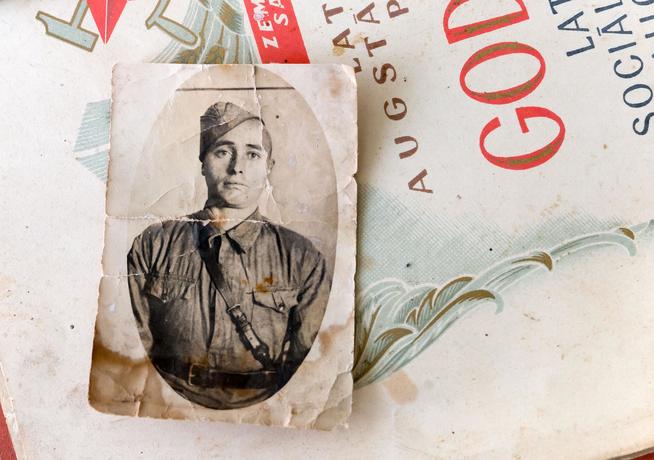 Фото. Мустафин Закир Мустафович. 1940-е::Большеменгерская средняя общеобразовательная школа Атнинского муниципального р-на РТ. 2014 g2id5073