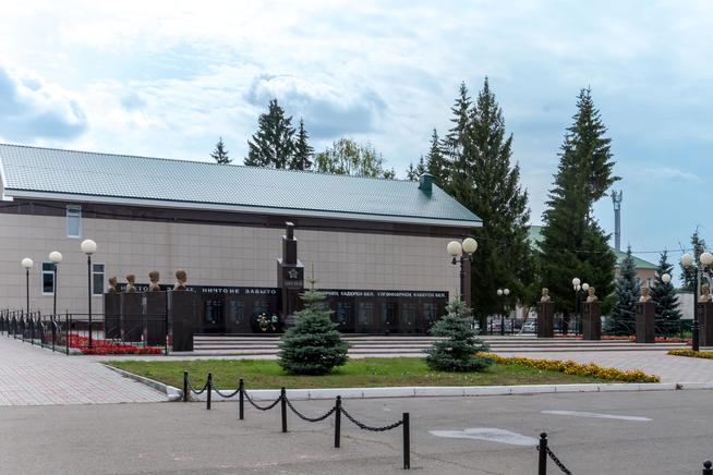 Аллея славы. п. Высокая гора. 2014::Высокогорский район g2id7293