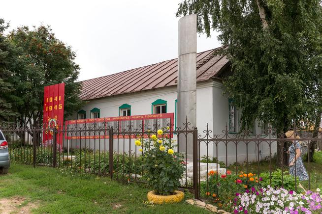 Стела со списками погибших на фронтах Великой Отечественной войны. с. Большой Битаман. Высокогорский район. 2014::Высокогорский район g2id7409