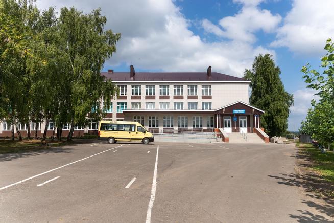 Здание Коргузинской средней общеобразовательной школы. 2014::Муниципальное бюджетное общеобразовательное учреждение «Верхнеуслонская средняя общеобразовательная школа» g2id907