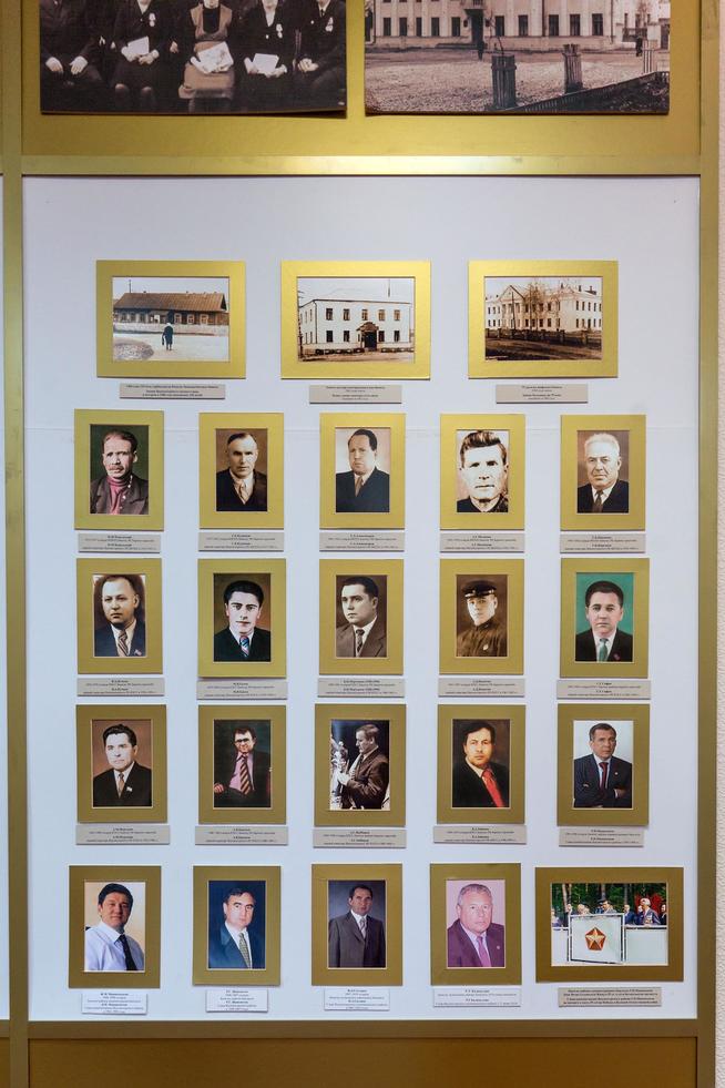 Стенд Высокогорского краеведческого музея, посвященный первым секретарям и главам Высокогорского района. 2014::МБУ «Высокогорский краеведческий музей» g2id7093