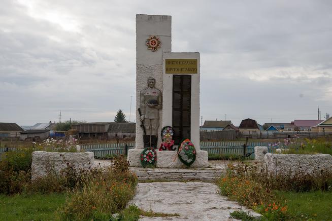 Обелиск в Парке Победы «Никто не забыт, ничто не забыто», с. Ленино, 2014::Новошешминский район g2id25848