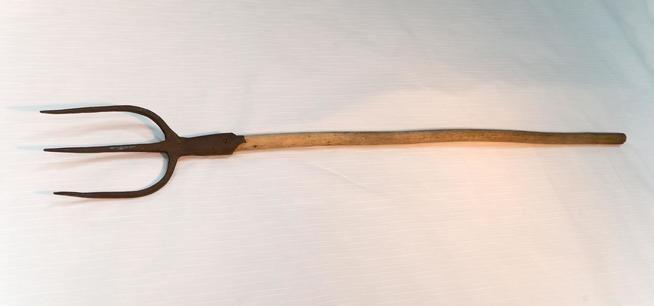 Вилы. ТАССР. 1940-е. Металл, дерево::МБУ «Высокогорский краеведческий музей» g2id7193