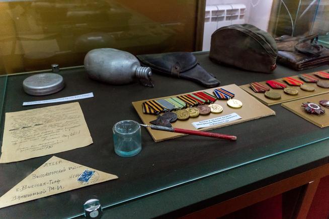 Фрагмент экспозиции Высокогорского краеведческого музея, посвященный участникам Великой Отечественной войны. 2014::МБУ «Высокогорский краеведческий музей» g2id7233