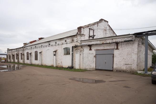 Здание на железнодорожной станции , куда был эвакуирован в 1941 механический завод из Москвы. 2014::Нурлатский район g2id27392