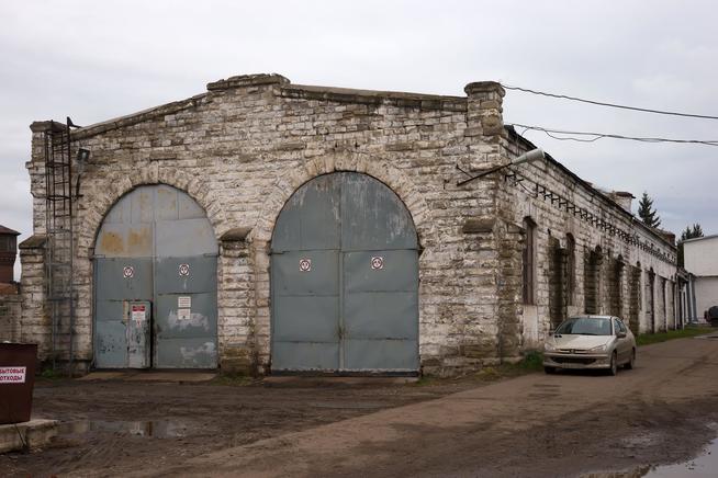 Здание, где в 1941-1945 выпускал военную продукцию, эвакуированный из  Москвы механический завод. 2014::Нурлатский район g2id27400