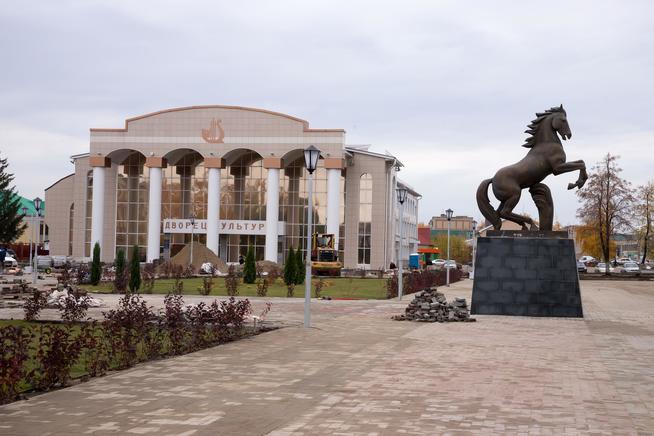 Площадь перед Дворцом культуры г. Нурлат. 2014::Нурлатский район g2id27424