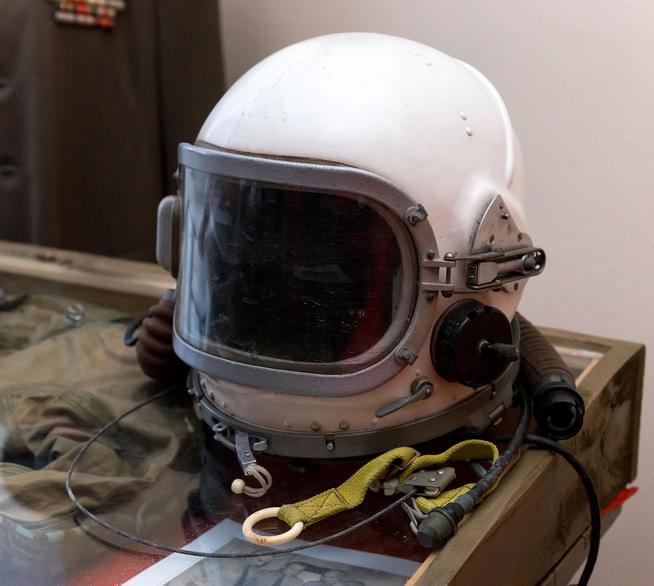 Шлем летный Павлова Г.Р. – Героя Советского Союза. СССР. ХХ в. Металл, резина, пластмасса, ткань::МБОУ «Чепчуговская средняя общеобразоательная школа Высокогорского муниципального района РТ» g2id7585