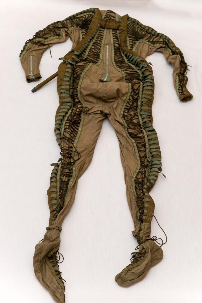 Костюм летный Павлова Г.Р. – Героя Советского Союза. СССР. ХХ в. Ткань, металл, резина::МБОУ «Чепчуговская средняя общеобразоательная школа Высокогорского муниципального района РТ» g2id7597