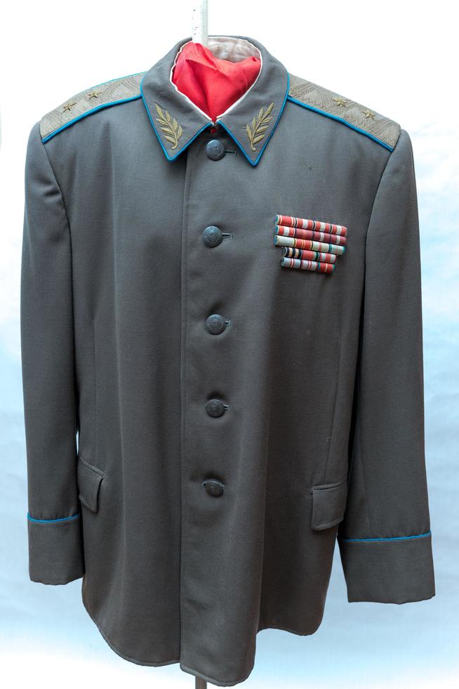 Китель парадный послевоенный Павлова Г.Р. – Героя Советского Союза. СССР. II пол. ХХ в. Ткань, металл::МБОУ «Чепчуговская средняя общеобразоательная школа Высокогорского муниципального района РТ» g2id7621