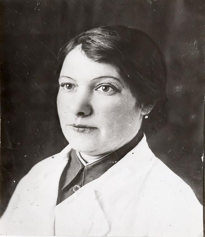 Фото. Шепоткова Е.М. - начальник 1-го отделения  эвакогоспиталя № 3654. 1940-е::Региональный музей истории Закамья и г. Нурлат g2id27492