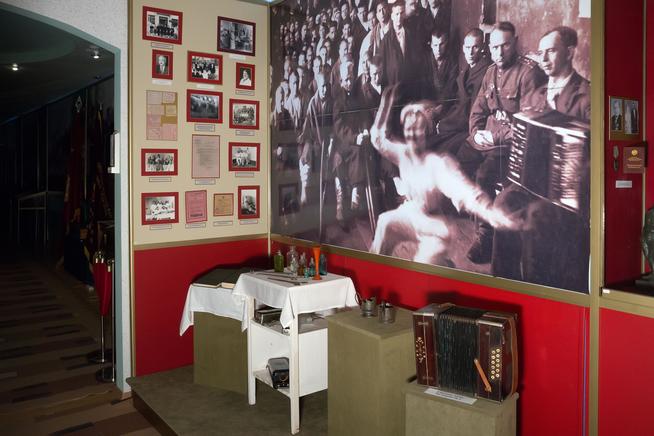 Фрагмент экспозиции Регионального музея Закамья и г. Нурлат посвящен работе эвакогоспиталя № 3654. 2014::Региональный музей истории Закамья и г. Нурлат g2id27496