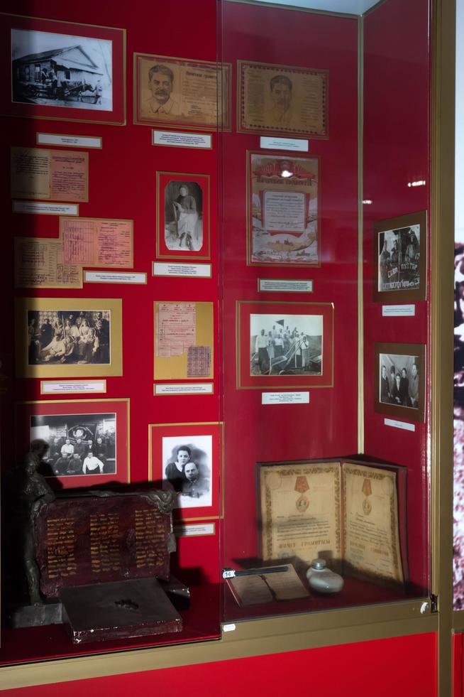 Стенд в экспозиции музея посвящен жизни в тылу в 1941-1945. 2014::Региональный музей истории Закамья и г. Нурлат g2id27508