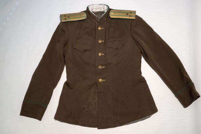 Мундир Кайманова Н.Ф. - Героя Советского Союза. СССР. 1941-1945 годы. Сукно, металл::МОУ «СОШ №9». Музей боевой славы Героя Советского Союза Н.Ф.Кайманова g2id28584