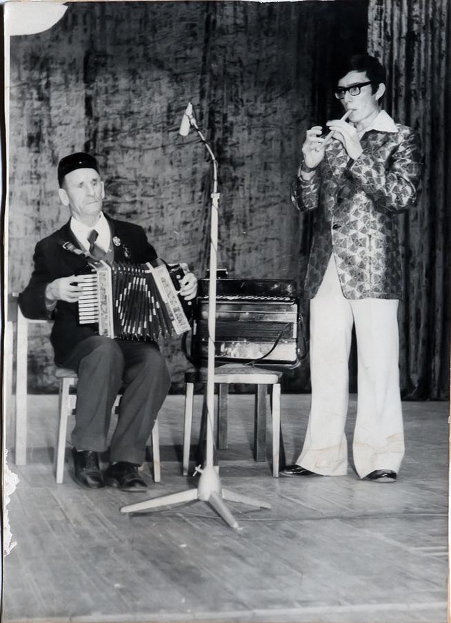 Фото. Зайнуллин С.Г.-ветеран Великой Отечественной войны выступает на концерте.1980-е::Региональный музей истории Закамья и г. Нурлат g2id27608