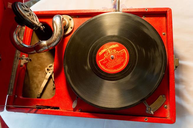 Патефон. СССР. 1933. Дерево, металл::МБУ «Краеведческий музей Пестречинского муниципального района РТ» g2id3531