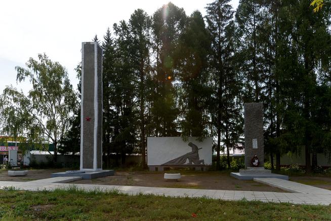 Памятник участникам Великой Отечественной войны 1941-1945 гг. пгт.Рыбная Слобода. 2014::Рыбно-Слободский район g2id7707