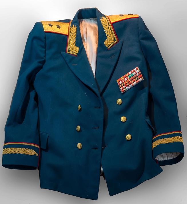 Китель из парадной формы Яковлева А.Е. (1903-1991), генерал-лейтенанта. 1940-1950-е годы. Сукно, канитель, металл. удалить::МБУ «Рыбно-Слободский краеведческий музей» g2id7843