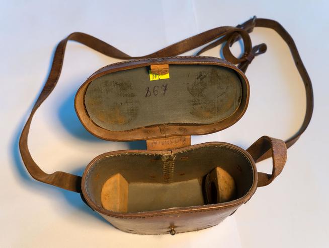 Футляр для бинокля. СССР. 1940-е. Кожа::МБУ «Сабинский централизованны краеведческий музей» Сабинского муниципального района РТ. 2014 g2id4107