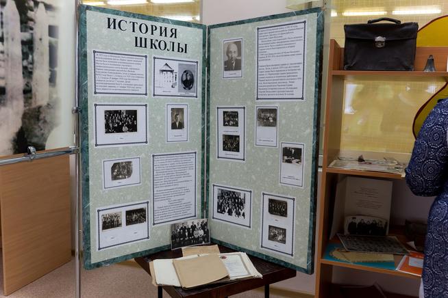Фрагмент экспозиции. «История школы» в Шеморданском лицее Сабинского района РТ. 2014::Краеведческий музей Шеморданского лицея. 2014 g2id4311