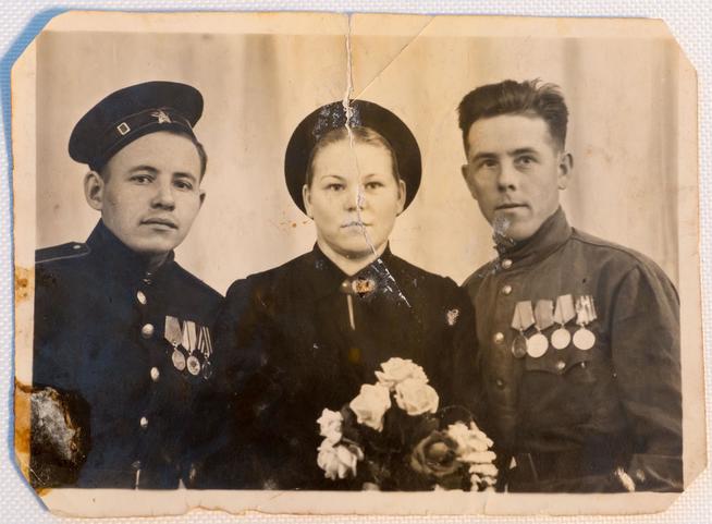 Фото. Фролов П.В. (первый слева) с сослуживцами, участники Великой Отечественной войны. Берлин. 1945 ::МБУ «Рыбно-Слободский краеведческий музей» g2id8147