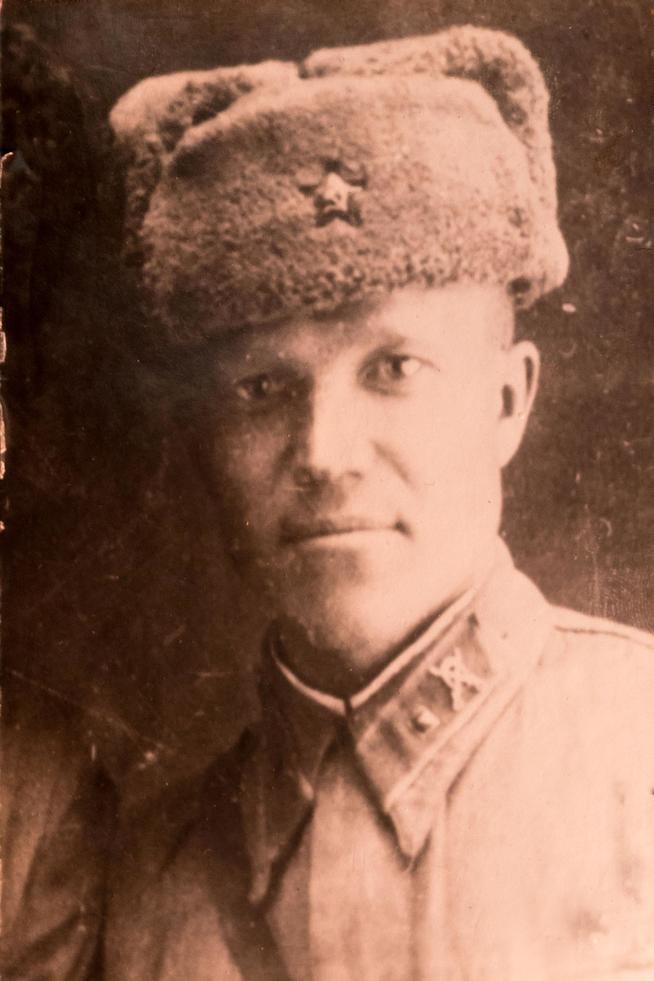 Фото. Пузырьков В.А. (1920-?), младший лейтенант. 1942::МБУ «Рыбно-Слободский краеведческий музей» g2id8271