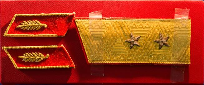 Погоны Яковлева А.Е. (1903-1991), генерал-лейтенанта. СССР. 1950-1960-е годы::МБОУ «Кутлу-Букашская средняя общеобразовательная школа» Рыбно-Слободского муниципального р-на РТ g2id8535