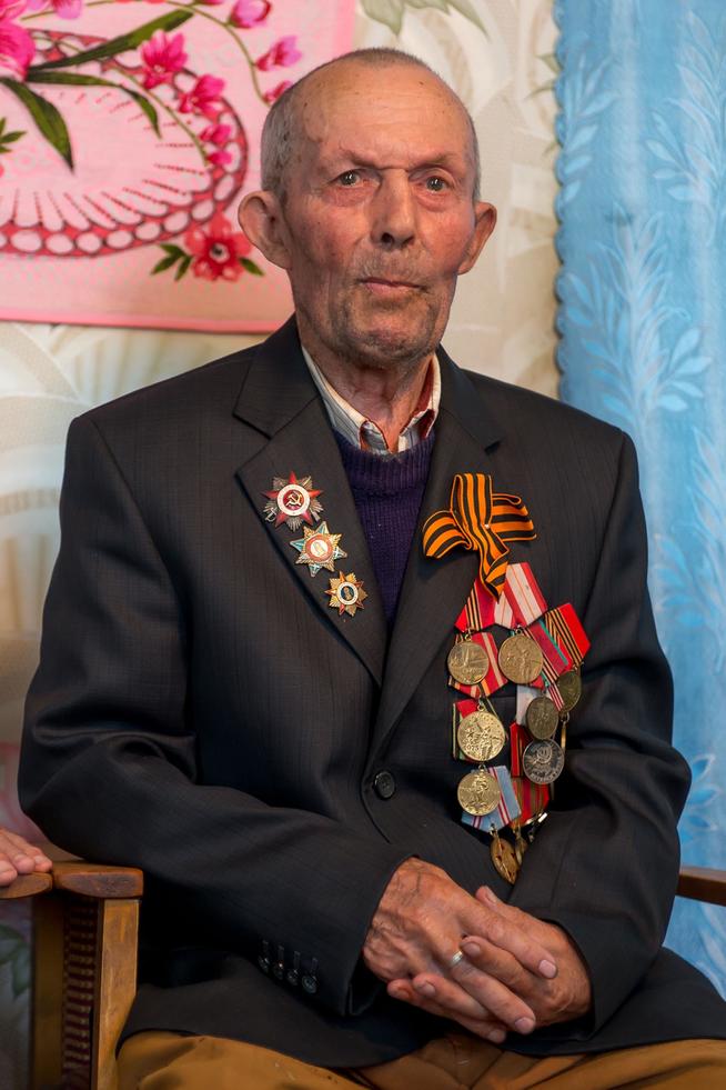 Фото. Шакирзянов Н.М. дает интервью с воспоминаниями о годах войны. 2014 ::Тюлячинский район g2id3998