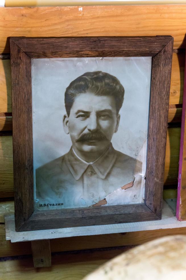 Репродукция. Портрет И.В. Сталина. СССР. 1930-е - 1950-е::Здание Краеведческого музея Тюлячинского муниципального района. 2014 g2id3942