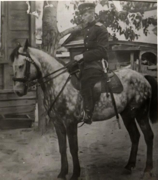 Фото ч/б. Олешев Георгий Николаевич. На пограничной заставе. 1945г. (копия)::МАУК г.Набережные Челны "Историко-краеведческий Музей" g2id30892