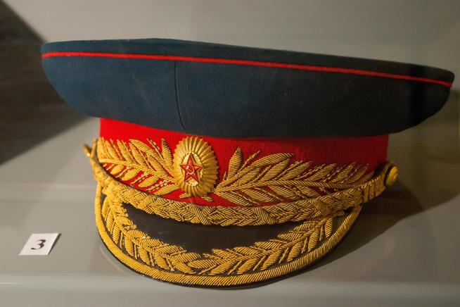 Фуражка парадная генеральская::Музей истории и боевой славы автомобильных войск g2id31046