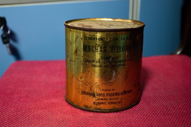 Банка «Мясная тушОнка» производства США. 1945, Лендлиз::МАОУ ДОД «Городской дворец творчества детей и молодежи №1» g2id31582