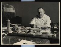 НМРТ КППи-119785-14    Фотография Вишневский А В  в медицинском халате за работой в своем кабинете_1