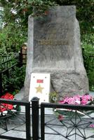 Могила Героя Советского Союза генерал-лейтенанта Сафиуллина Г.Б. Арское кладбище. Казань. 2007