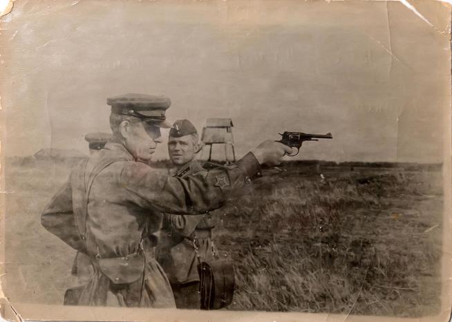 Фото. Арютин П.В. – участник Великой Отечественной войны на учениях. 1941::МБУ «Мемориальный центр Черемшанского муниципального района РТ» g2id87139
