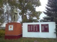 Памятник в честь погибших на фронте земляков в годы Великой Отечественной войны. Село Булым-Булыхчи. 2000-е