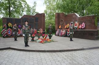 Мемориал ʺПарк Победыʺ в п.г.т. Камское Устье. 2013::Фотографии для статей g2id88140