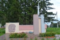 Обелиск павшим в с. Большие Кляри  Камско - Устьинского района. 2014