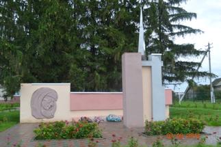 Обелиск павшим в с. Большие Кляри  Камско - Устьинского района. 2014::Фотографии для статей g2id88176