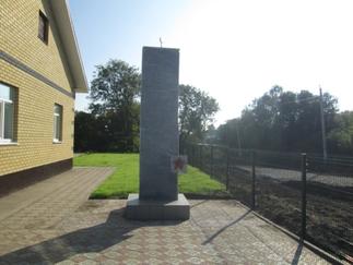 Стела павшим в с. Большое Мереткозино Камско - Устьинского района. 2014::Фотографии для статей g2id88185