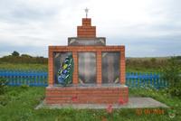 Обелиск со списками павших земляков в д. Ишимово Камско -Устьинского района . 2014